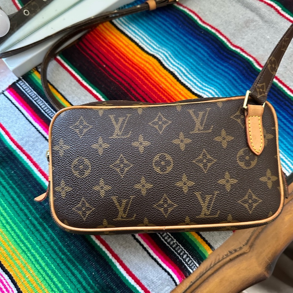 Authentic Louis Vuitton Marley/Crossbody excellent condition